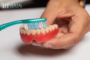 How to clean dentures